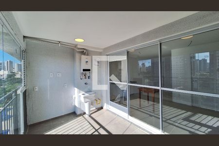 Varanda e área de serviço de apartamento à venda com 2 quartos, 54m² em Barra Funda, São Paulo