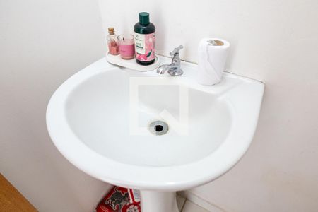 Lavabo de casa de condomínio para alugar com 2 quartos, 64m² em Guaratiba, Rio de Janeiro