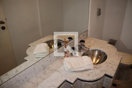 Lavabo de apartamento para alugar com 4 quartos, 344m² em Higienópolis, São Paulo