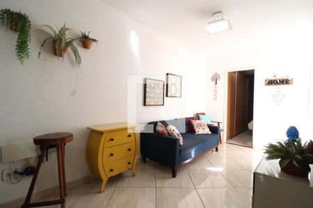 Sala de casa de condomínio para alugar com 3 quartos, 142m² em Aclimação, Uberlândia
