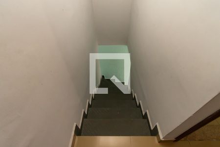 Escada de casa para alugar com 2 quartos, 84m² em Vila Alzira, São Paulo