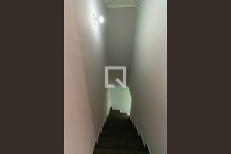 Escada de casa para alugar com 2 quartos, 84m² em Vila Alzira, São Paulo