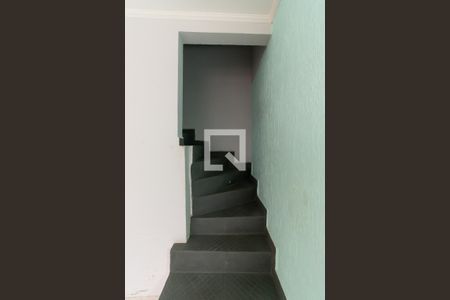 Escada de casa para alugar com 2 quartos, 84m² em Vila Alzira, São Paulo