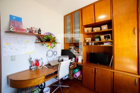 Quarto 1 de apartamento à venda com 2 quartos, 80m² em Sagrada Família, Belo Horizonte