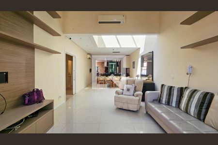 Sala de casa à venda com 3 quartos, 160m² em Jardim Santo Antoninho, São Paulo