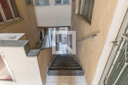 Escada de apartamento para alugar com 2 quartos, 49m² em Colégio, Rio de Janeiro