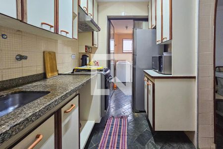 Cozinha de apartamento para alugar com 2 quartos, 113m² em Jardim Belmar, Guarujá