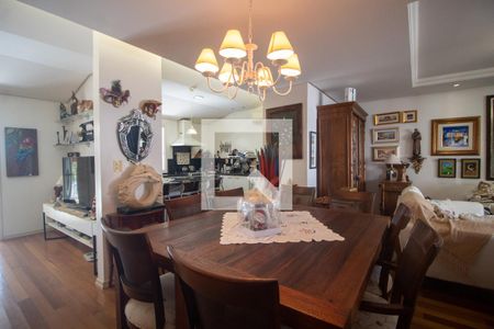 Sala de casa à venda com 3 quartos, 259m² em Vila Nova, Porto Alegre