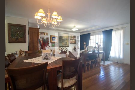 Sala de casa à venda com 3 quartos, 259m² em Vila Nova, Porto Alegre