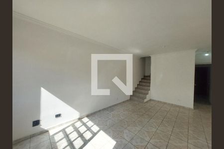 Sala de casa de condomínio à venda com 2 quartos, 80m² em Jardim Ubirajara (Zona Sul), São Paulo