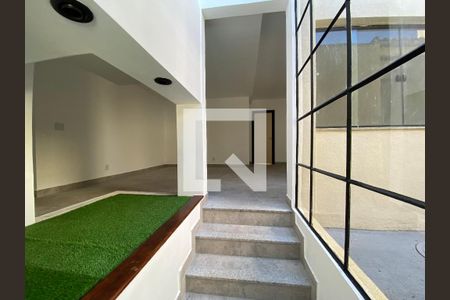 Hall de Entrada de casa de condomínio para alugar com 5 quartos, 330m² em Anil, Rio de Janeiro