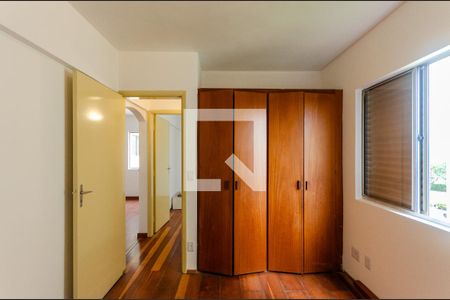 Quarto 1 de apartamento para alugar com 2 quartos, 56m² em Parque Maria Domitila, São Paulo