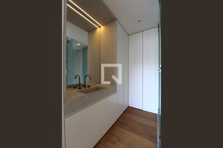 Banheiro da Suíte de kitnet/studio para alugar com 1 quarto, 53m² em Vila Olímpia, São Paulo