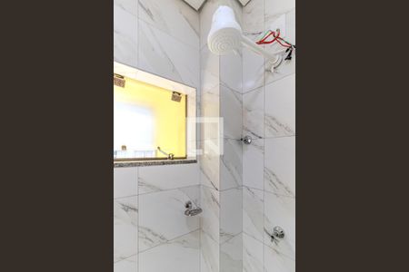 Banheiro de kitnet/studio para alugar com 1 quarto, 35m² em Santa Ifigênia, São Paulo