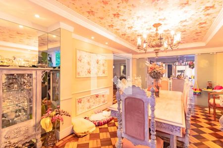 Sala de casa à venda com 4 quartos, 600m² em Planalto Paulista, São Paulo