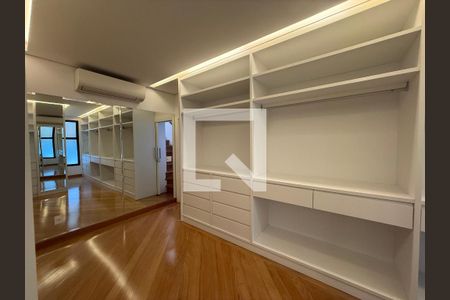 Casa à venda com 4 quartos, 620m² em Pacaembu, São Paulo