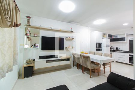 Sala de casa de condomínio à venda com 3 quartos, 120m² em Cidade Antônio Estêvão de Carvalho, São Paulo