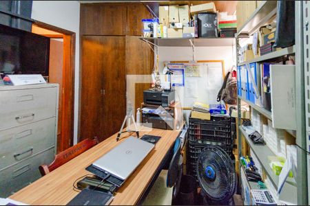 Quarto 1 de apartamento para alugar com 2 quartos, 107m² em Alto Caiçaras, Belo Horizonte