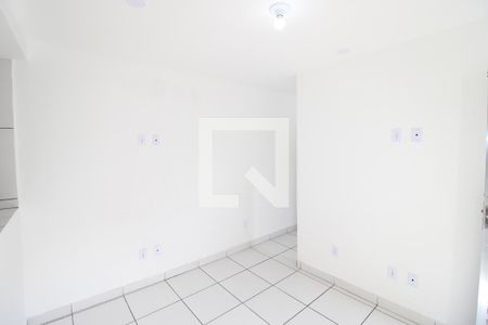 Sala / Cozinha de casa para alugar com 2 quartos, 50m² em Jardim Robru, São Paulo