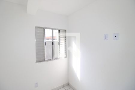 Quarto 1 de casa para alugar com 2 quartos, 50m² em Jardim Robru, São Paulo