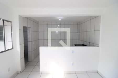 Sala / Cozinha de casa para alugar com 2 quartos, 50m² em Jardim Robru, São Paulo