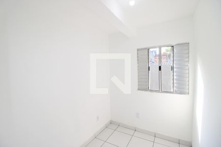 Quarto 1 de casa para alugar com 2 quartos, 50m² em Jardim Robru, São Paulo