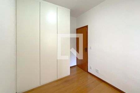 Quarto de apartamento para alugar com 2 quartos, 65m² em Buritis, Belo Horizonte