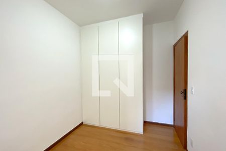 Quarto de apartamento para alugar com 2 quartos, 65m² em Buritis, Belo Horizonte