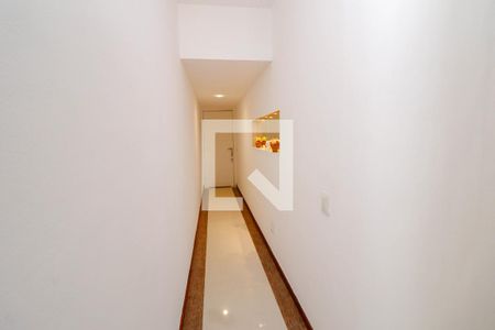 Corredor de apartamento à venda com 3 quartos, 280m² em Barra da Tijuca, Rio de Janeiro