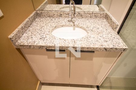 Banheiro de kitnet/studio para alugar com 1 quarto, 26m² em Vila Cordeiro, São Paulo