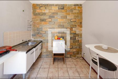 Sala/Cozinha de kitnet/studio para alugar com 1 quarto, 20m² em Padre Eustáquio, Belo Horizonte