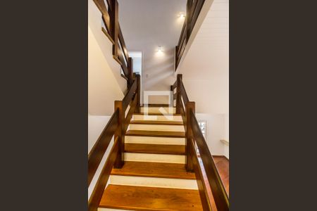 Escada de casa de condomínio à venda com 4 quartos, 300m² em Alphaville, Santana de Parnaíba