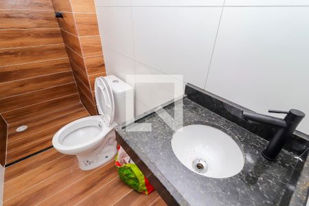 Banheiro de apartamento para alugar com 1 quarto, 50m² em Vila Campanela, São Paulo