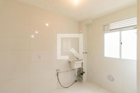 Cozinha e Área de Serviço de apartamento para alugar com 2 quartos, 43m² em Santa Cândida, Curitiba