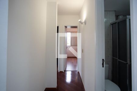 Corredor de apartamento para alugar com 3 quartos, 70m² em Vila Andrade, São Paulo