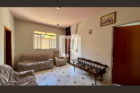 sala  de casa à venda com 5 quartos, 145m² em São Geraldo, Belo Horizonte