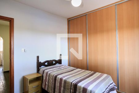Quarto 1 de casa para alugar com 2 quartos, 180m² em Jonas Veiga, Belo Horizonte