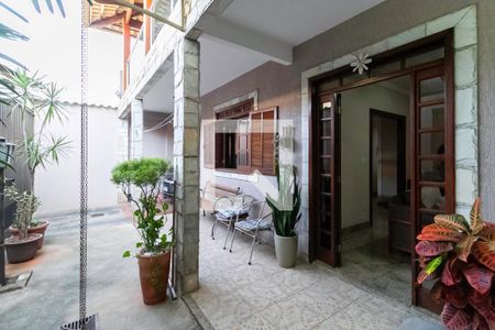 Área Externa de casa à venda com 3 quartos, 220m² em Coqueiros, Belo Horizonte