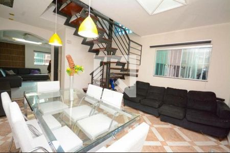 Casa à venda com 3 quartos, 240m² em Jardim Textil, São Paulo