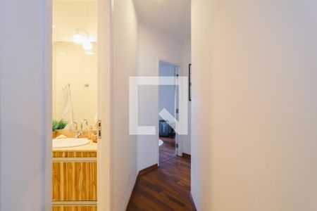 Corredor de apartamento à venda com 2 quartos, 74m² em Vila Suzana, São Paulo