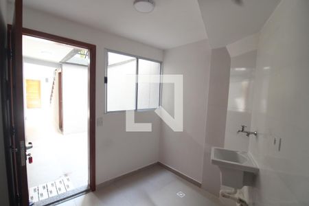 Sala/Cozinha de apartamento para alugar com 1 quarto, 25m² em Vila Nivi, São Paulo