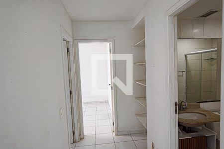 Corredor de apartamento à venda com 2 quartos, 60m² em Camorim, Rio de Janeiro