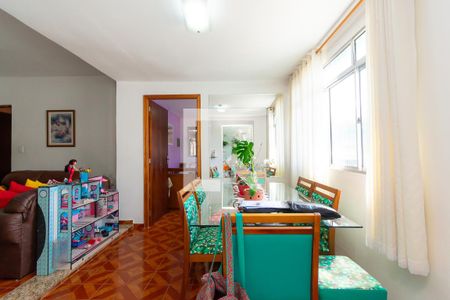 Sala de casa à venda com 4 quartos, 160m² em Jardim Ivone, São Paulo