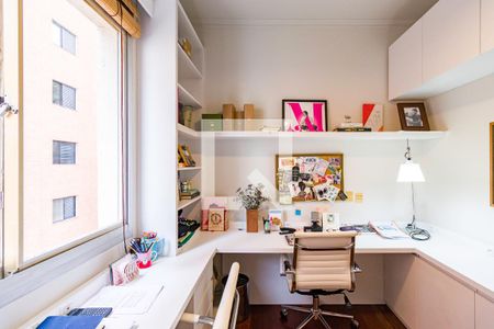 Escritório de apartamento à venda com 4 quartos, 180m² em Real Parque, São Paulo