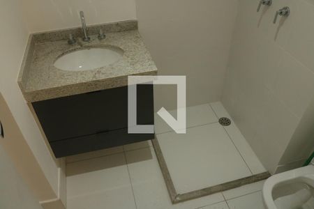 Banheiro de kitnet/studio para alugar com 1 quarto, 22m² em Perdizes, São Paulo