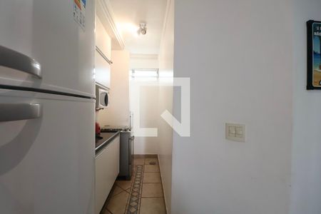 Cozinha de apartamento para alugar com 3 quartos, 65m² em Jardim Las Palmas, Guarujá