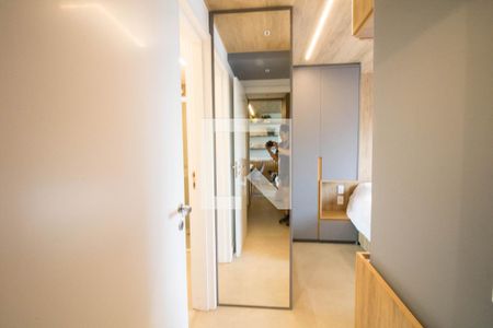 Corredor de apartamento à venda com 2 quartos, 64m² em Vila Cordeiro, São Paulo