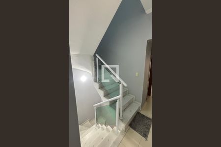 Escada de casa à venda com 3 quartos, 134m² em Vila Pires, Santo André