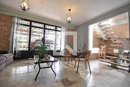 Casa à venda com 5 quartos, 250m² em Jardim Tremembe, São Paulo