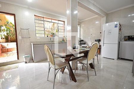 Casa à venda com 5 quartos, 250m² em Jardim Tremembe, São Paulo